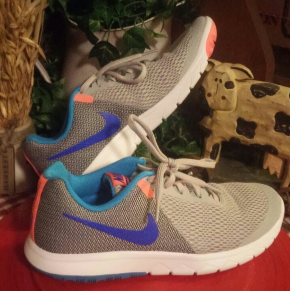 Nike Shoes - **EUC** Nike Running Shoe